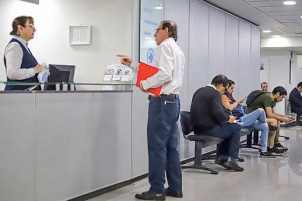 <p>Asociación de Isapres da cuenta de peores resultados "de la historia" en primer semestre: aseguradoras del gremio habrían perdido $ 77 mil millones</p>