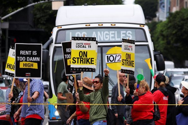 <p>Feriado difícil en EEUU: unos 10.000 trabajadores de hoteles se declaran en huelga tras fracaso de negociaciones contractuales</p>