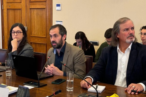 <p>La subsecretaria de Economía y Empresas de Menor Tamaño, Javiera Petersen, el ministro de Economía, Nicolás Grau. y el vicepresidente ejecutivo de Corfo, José Miguel Benavente. Crédito: Ministerio de Economía </p>