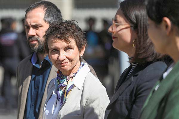 Crisis de seguridad: Tohá informa que se reestudiará el despliegue de militares en las calles