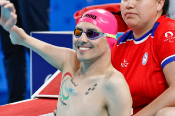 Alberto Abarza sigue haciendo historia y gana su tercera medalla para Chile en París 2024