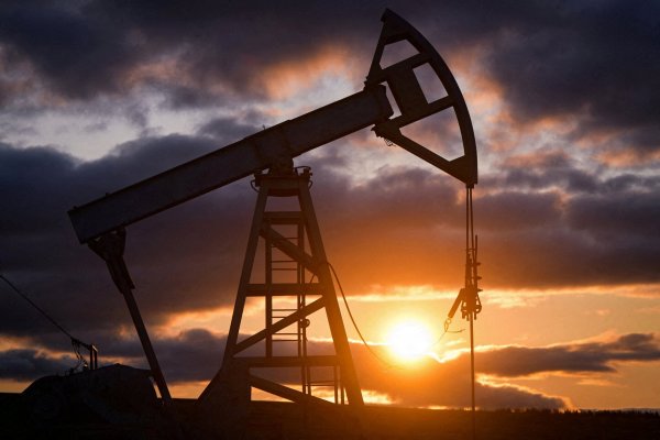 <p>Brent cae por debajo de US$75/barril y borra alzas de 2024</p>