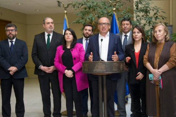 <p>La solicitud se hizo este martes en un punto de prensa de la bancada en el Congreso.  </p>