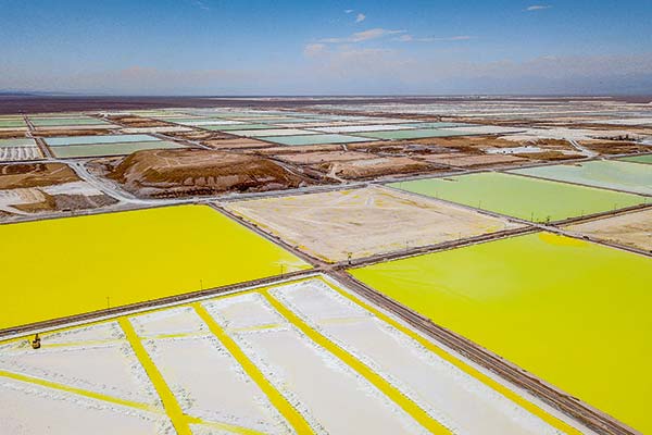 Isaacson de Scotiabank: “Tianqi quiere salir de su participación en SQM ahora que no podrá tener acceso al Salar de Atacama"