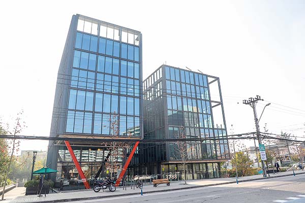 <p>La diligencia en las oficinas de Patio en Vitacura fue entre las 13:00 y 14:00 horas. Foto: Julio Castro</p>