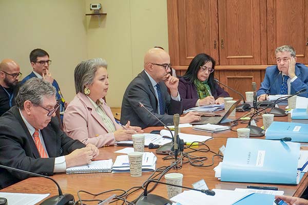 <p>Pensiones: Gobierno acoge inquietud de senadores y plantea subir el tope imponible sin elevarlo para cotización del 7% de salud</p>