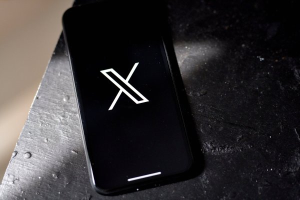 Un número récord de avisadores amenazan con recortar el gasto en la red X de Elon Musk