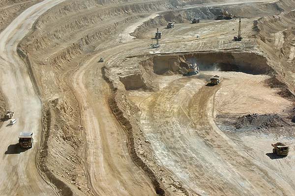 <p>Enami vende su activo más valioso en US$ 520 millones a Codelco para pagar deudas: 10% de Quebrada Blanca</p>