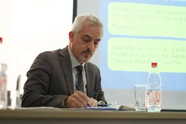 <p>Director del Servicio Nacional de Migraciones: “Tenemos que pensar una política migratoria que complemente acciones”</p>