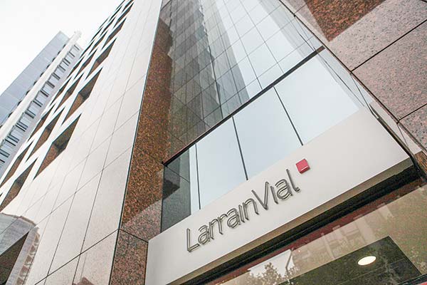 Los movimientos de LarrainVial para evitar las esquirlas de casos Factop y Audios