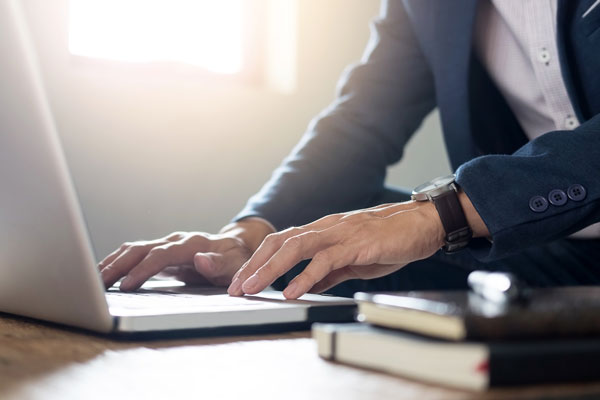 <p>Avisos laborales por internet alargan sus números rojos y completan más de dos años de caídas</p>
