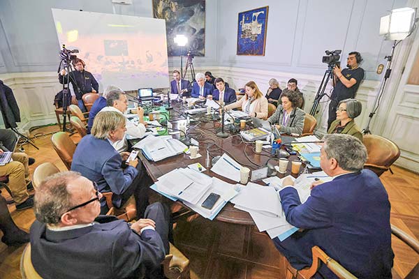 <p>La ministra de Hacienda (s), Heidi Berner, asistió a la comisión de Hacienda del Senado. Foto: Senado</p>