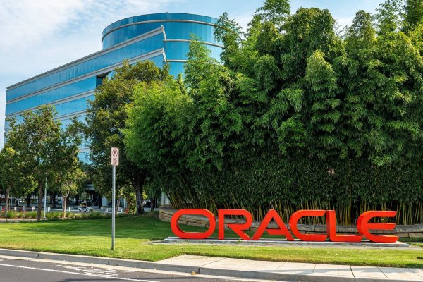 <p>Oracle informa ganancias mayores a lo esperado por impulso de la IA a su negocio de computación en la nube</p>