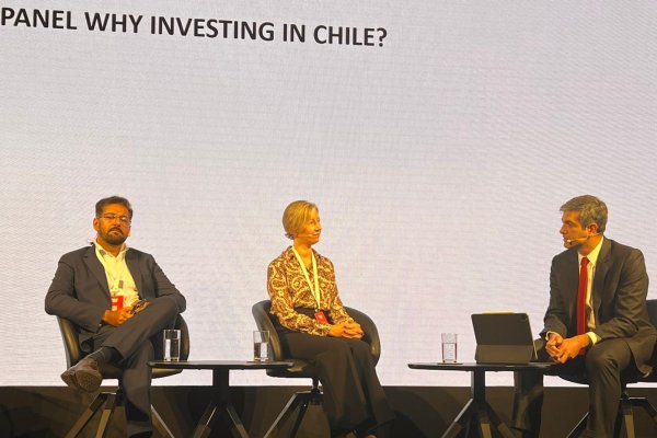 <p>Hapag Lloyd en ChileDay: “Nadie va a hacer otros US$ 200 millones en mejoras si sabes que después de tres o cuatro años vas a perder la concesión”</p>