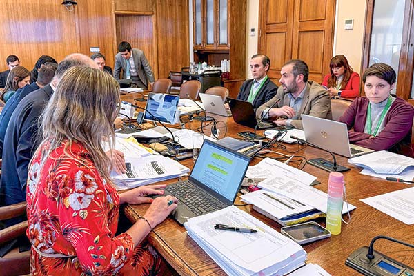 <p>El ministro Grau, quien asistió a la comisión, destacó el cambio que representa el proyecto.</p>