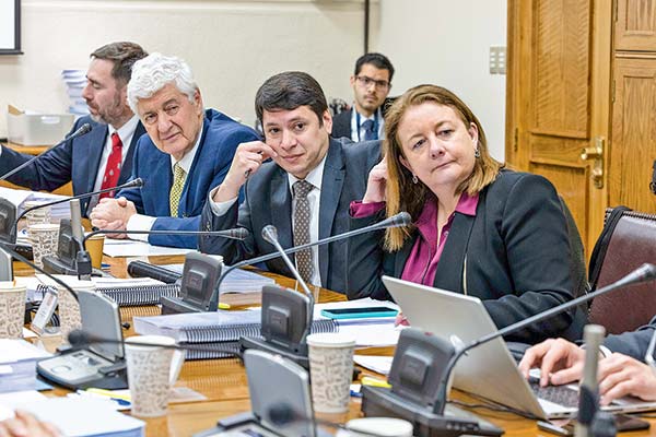 <p>Autoridades de Hacienda y del SII lideraron la tramitación por el lado del Ejecutivo. Foto: Senado</p>