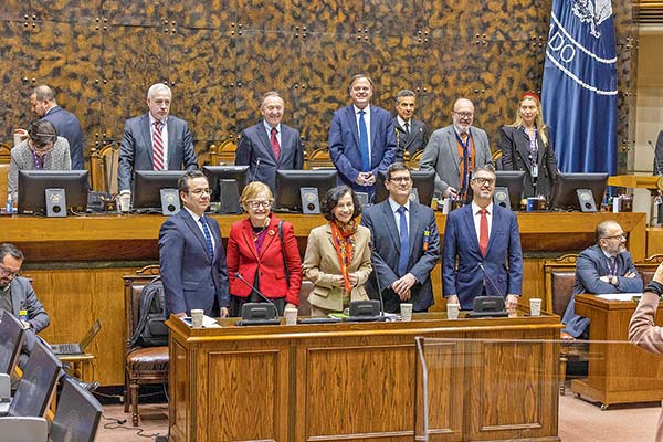 <p>El consejo del Banco Central presentó el miércoles pasado el IPoM en el Senado. Foto: Senado</p>