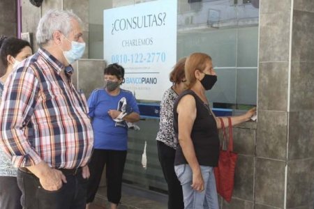 Diputados argentinos avalan veto del Presidente Milei al aumento jubilatorio entre protestas frente al Congreso
