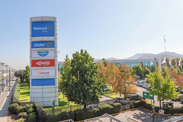 Walmart Chile acusa a exejecutivo de “apropiarse de información de gran valor comercial”