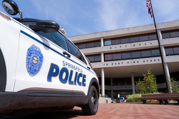 Springfield otra vez en la noticia tras comentarios de Trump sobre perros y gatos: evacúan municipalidad por amenaza de bomba