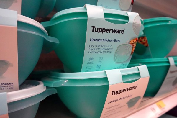 Tupperware se prepara a declarar la quiebra tras años de fallidos esfuerzo por reactivar su negocio