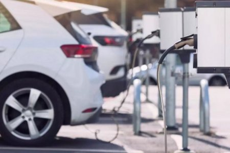 Empresarios automotrices alertan un riesgo en la transición energética por aumento de IVA a 19% en híbridos en Colombia