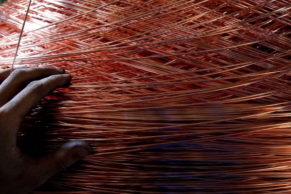<p>Cobre se mantiene firme cerca de máximos de dos meses antes de decisión de la Fed sobre tasas</p>