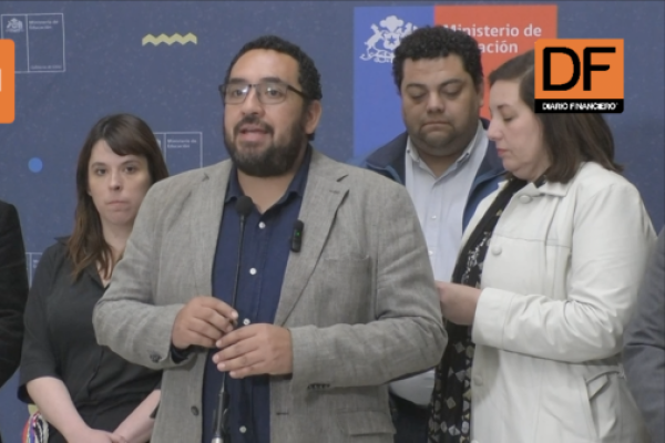 <p>Ahora en DF | Mineduc y partidos oficialistas se reúnen para precisar criterios sobre proyecto que pone fin al CAE</p>