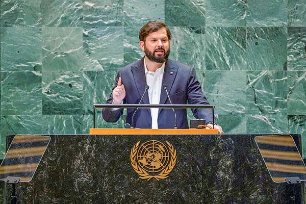 <p>Boric apoya impuestos globales que financien lucha contra el cambio climático. Fotos: Reuters</p>