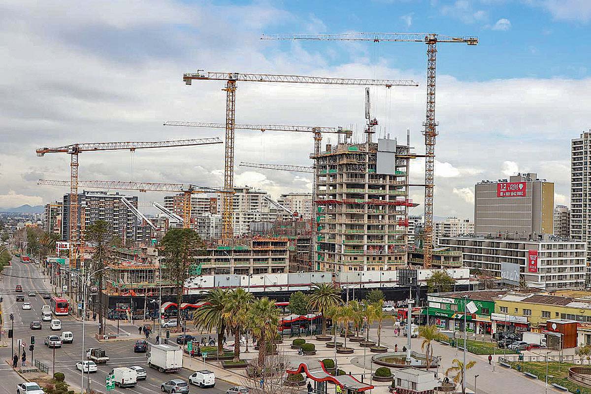 <p>US$ 91 millones vendidos y una millonaria demanda contra el Fisco: escáner al proyecto Eco Egaña</p>