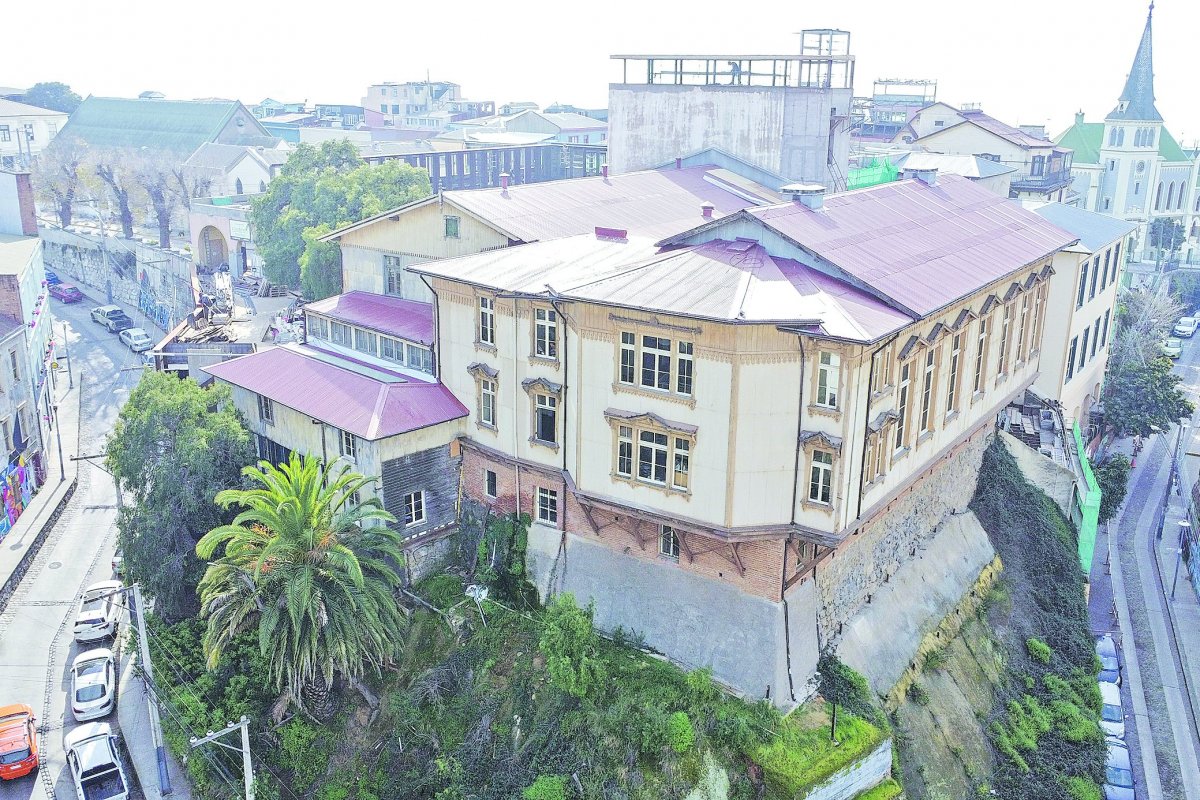 <p>Destino Valparaíso, el proyecto de rescate patrimonial que lidera la familia Dib</p>