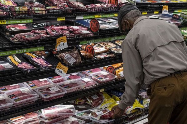 <p>El gasto de los consumidores en EEUU aumenta moderadamente en agosto, mientras la inflación se desacelera según indicador PCE</p>
