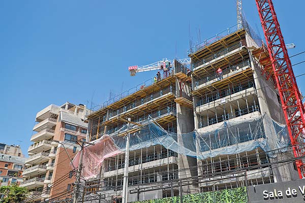 Más del 50% de las construcciones a nivel nacional están en fase de término y se agravaría aún más la crisis del sector