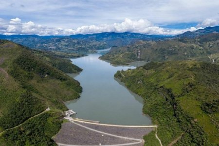 Crisis hídrica en Colombia: embalses siguen bajando y Bogotá busca opciones para el abastecimiento de agua