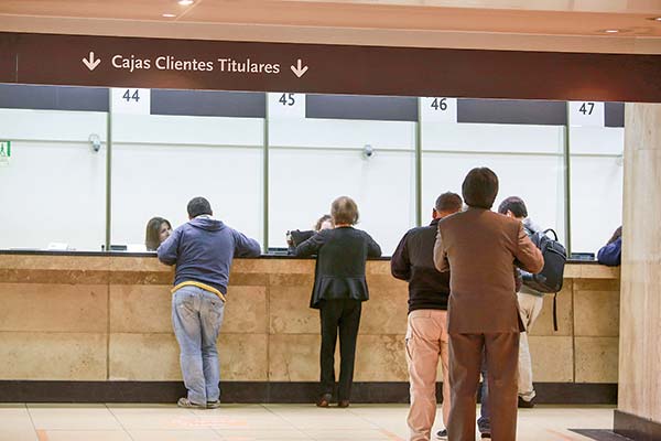 <p>Pese a una leve caída en las colocaciones, las utilidades de los bancos crecieron 6,9% interanual en agosto</p>