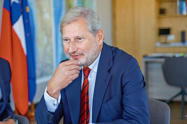 <p>El Comisario de Presupuesto y Administración de la Comisión Europea, Johannes Hahn. Foto: Manuel Urzua</p>