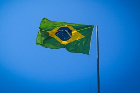 Moody's sube calificación de Brasil y está a un paso del grado de inversión