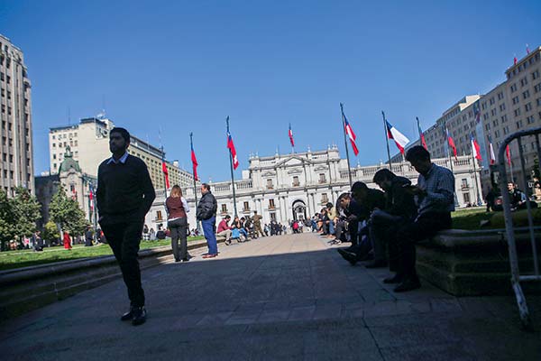 <p>Presupuesto incrementa en más de 20 mil personas la dotación máxima del sector público en 2025</p>