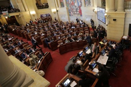 Reforma laboral en Colombia: empresas podrían pagar horas nocturnas a partir de las 19:00 horas