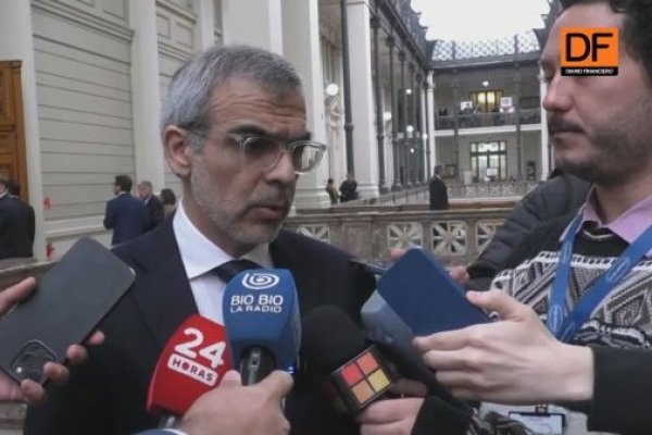 <p>Ahora en DF | Ministro Cordero por acusaciones contra Ángela Vivanco: "El Ejecutivo simplemente se mantiene atento, como observador"</p>