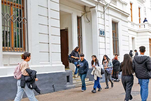<p>¿Retribución o un impuesto encubierto? El debate que abre el FES entre los especialistas</p>