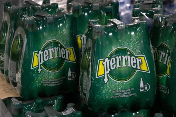 <p>Perrier: contaminación por fecas en pozo de exclusiva marca de agua mineral aumenta riesgos para una industria de US$ 300 mil millones</p>