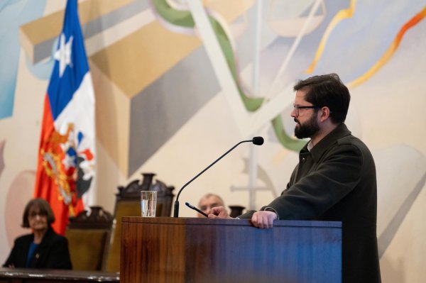 Boric y las similitudes de su proyecto que termina con el CAE respecto del de Piñera: “Esperaría que sea motivo de alegría y no de enojo”