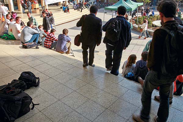 Hacienda calcula que cambio del CAE al FES le reportará al Fisco un ahorro de casi US$ 3.400 millones