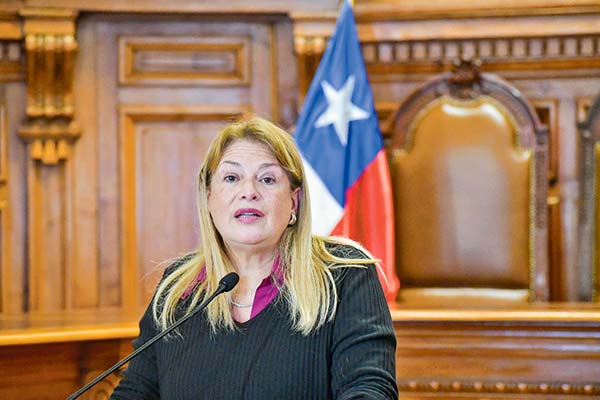 <p>Corte Suprema remueve por unanimidad del cargo a Ángela Vivanco acusando "irregularidades en tramitación de causas" y "presiones indebidas"</p>