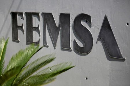 Mexicana Femsa firma acuerdo con Traxión para desinvertir varias de sus operaciones logísticas