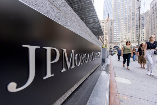 <p>JPMorgan reporta ingresos mejor que lo esperado en el tercer trimestre</p>