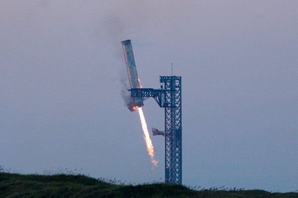 SpaceX atrapa el cohete Starship en su quinto vuelo de prueba