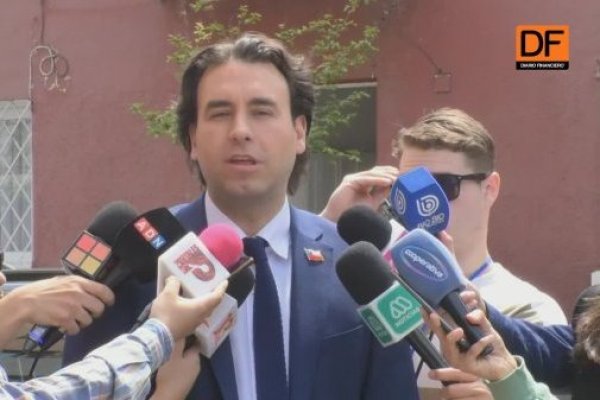 <p>Ahora en DF | Vlado Mirosevic tras anunciar su candidatura a la presidencia: "Tenemos que ofrecerle a Chile un cambio tranquilo"</p>