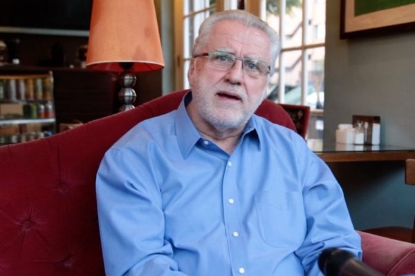 <p>Presidente del directorio de Codelco, Máximo Pacheco, es internado de urgencia tras descompensación durante una visita en terreno</p>